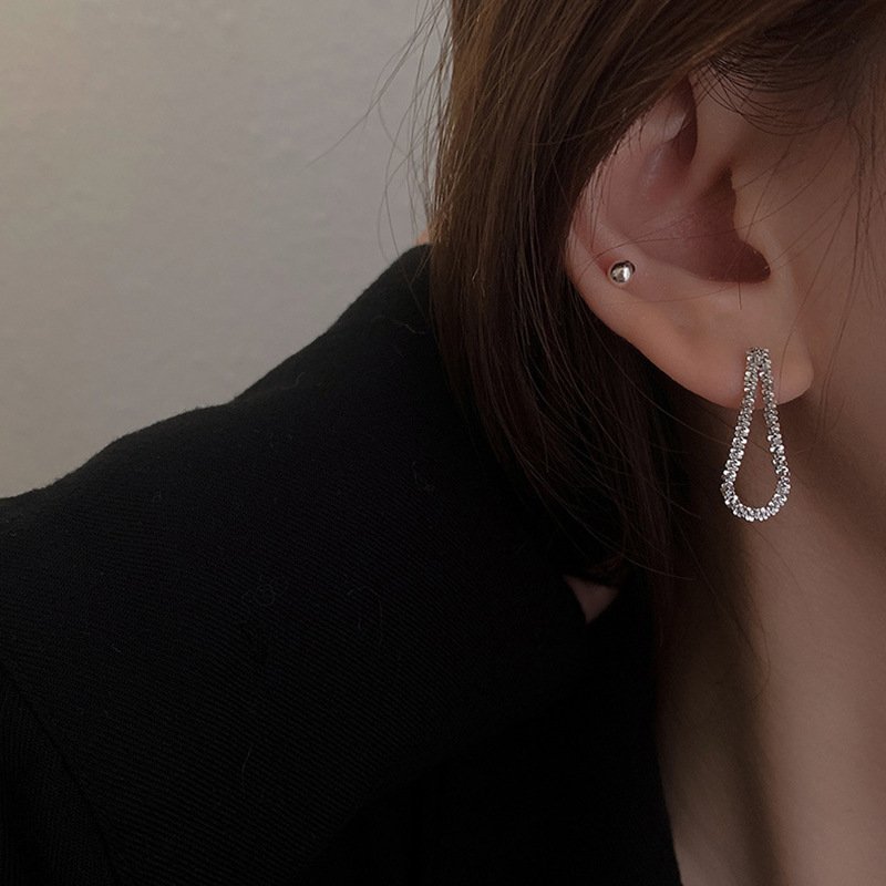 Eurocharms Postriebrené retiazkové náušnice Glow Loops – Obrázok 2