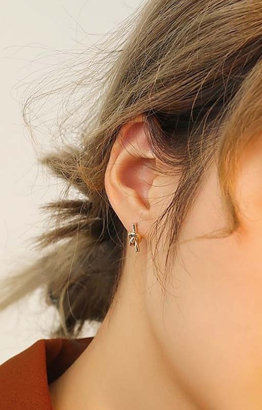 Pozlátené náušnice s uzlíkom – Obrázok 2