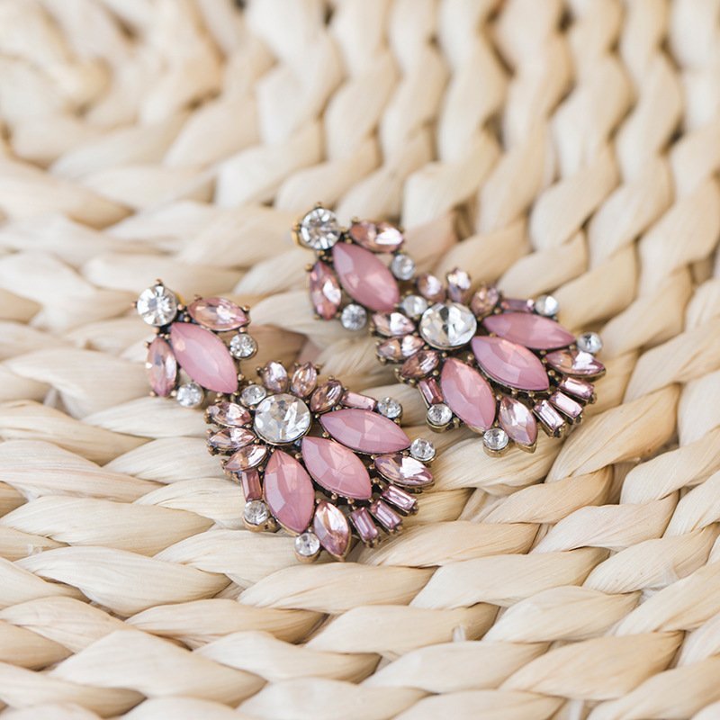 Eurocharms Napichovacie žiarivé ružové krištáľové náušnice – Obrázok 2