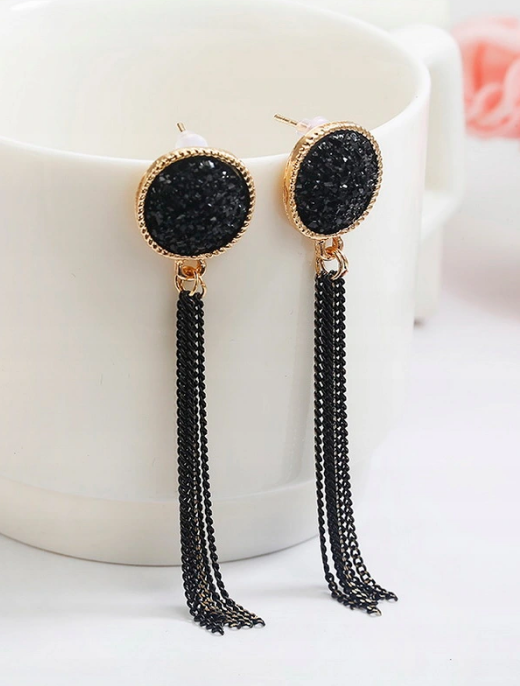 Eurocharms Náušnice Black Tassel Elegance – Obrázok 3