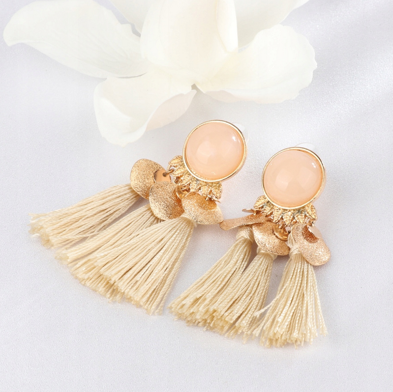 Krémové náušnice so strapcami – Obrázok 3