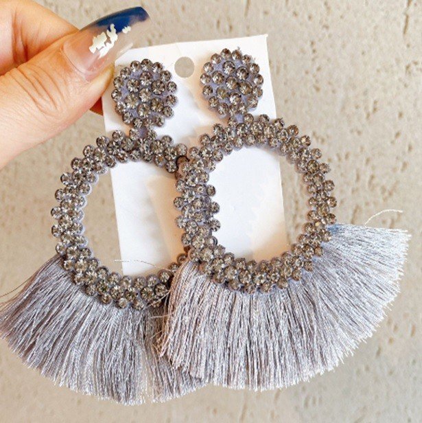 Eurocharms Šedé kruhové náušnice so strapcami a zirkónmi BOHO – Obrázok 3